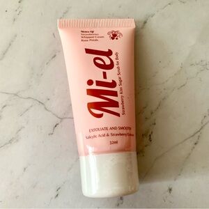 MI-EL SKINCARE Strawberry Kiss Sugar Body Scrub 32ml